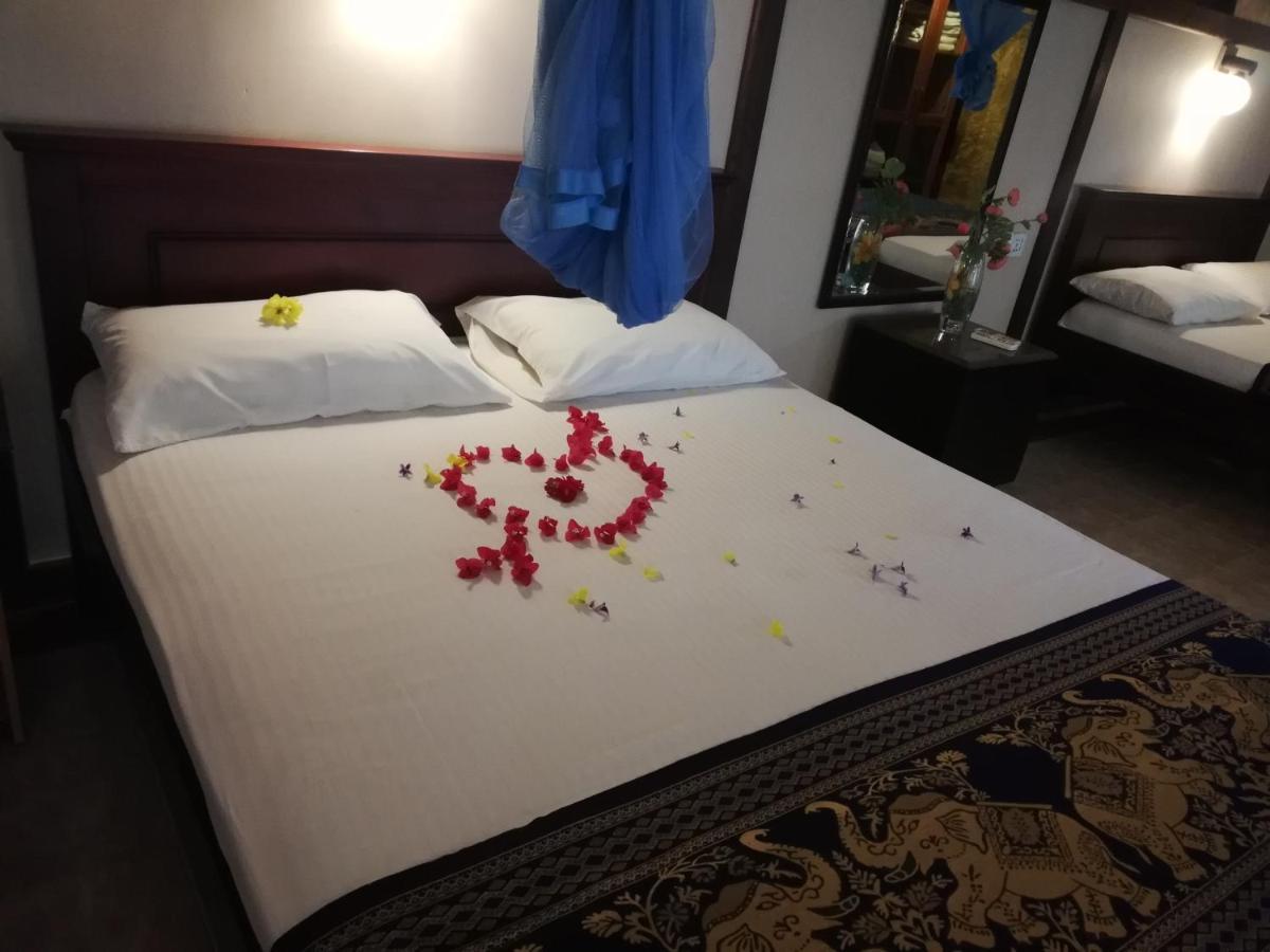 Days Inn B/B Канди Екстериор снимка