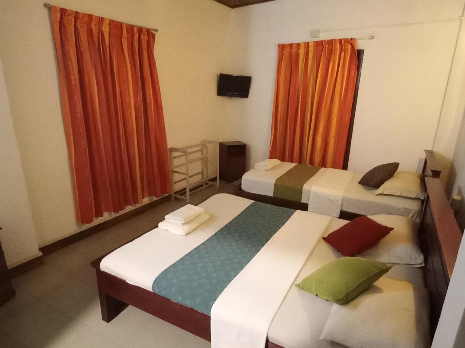 Days Inn B/B Канди Екстериор снимка